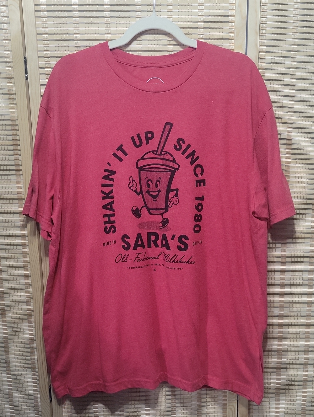 Erie Apparel Sara's Drive In Graphic Tee - red/black - 2XL